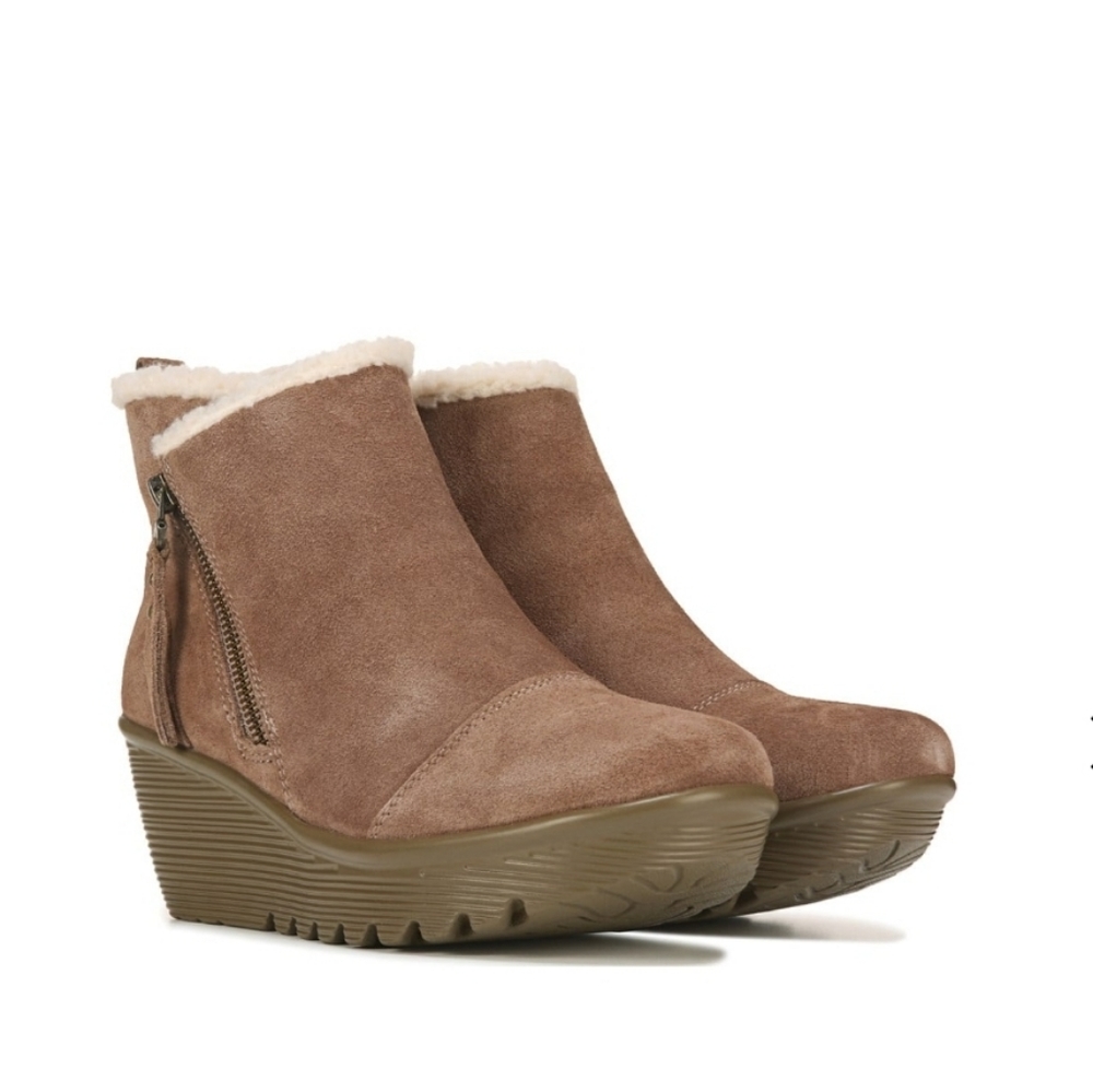 Women's Parallel Wedge Bootie
Size 7